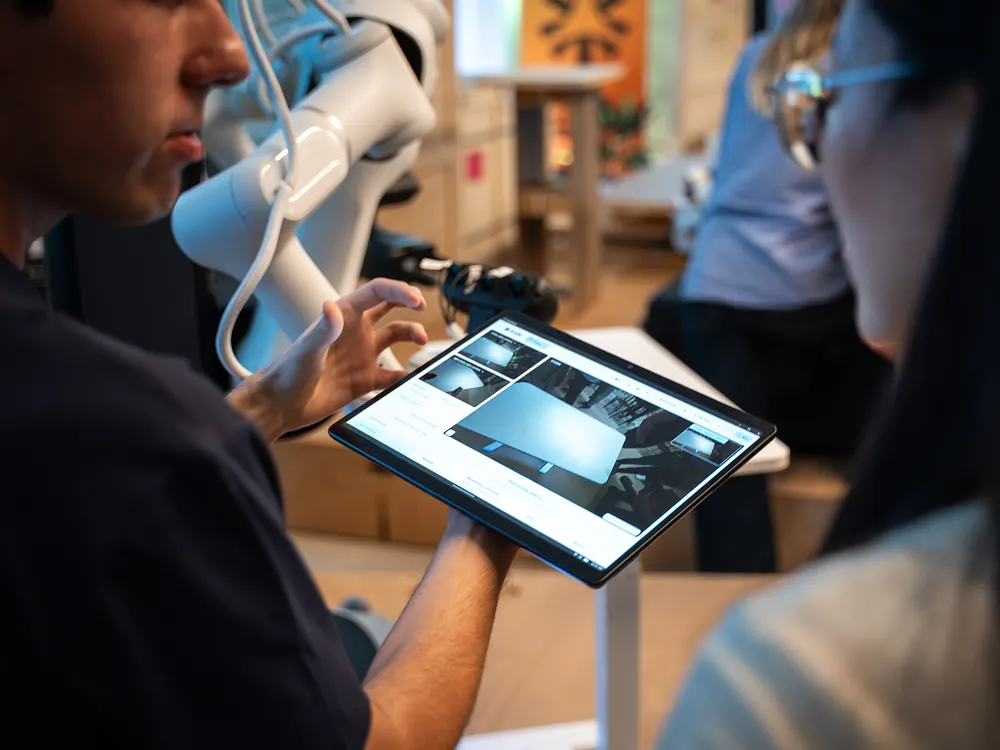 Steering a robot arm from a tablet